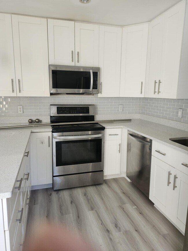 Building Photo - 7519 Courtyard E Run