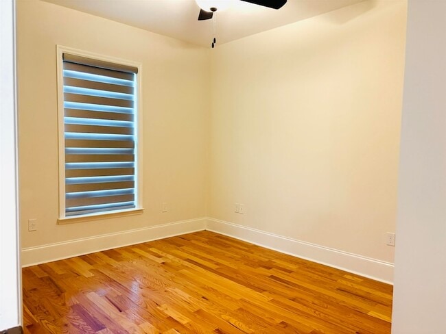 Building Photo - 2506 Blue Ridge Dr