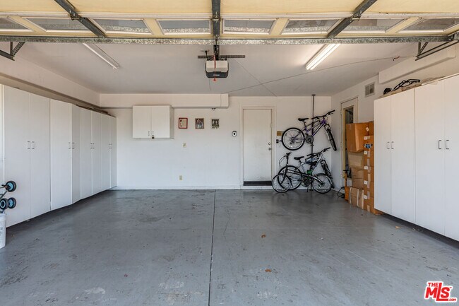 Building Photo - 6451 Zuma View Pl