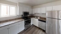 Building Photo - 2925 Straus Ln