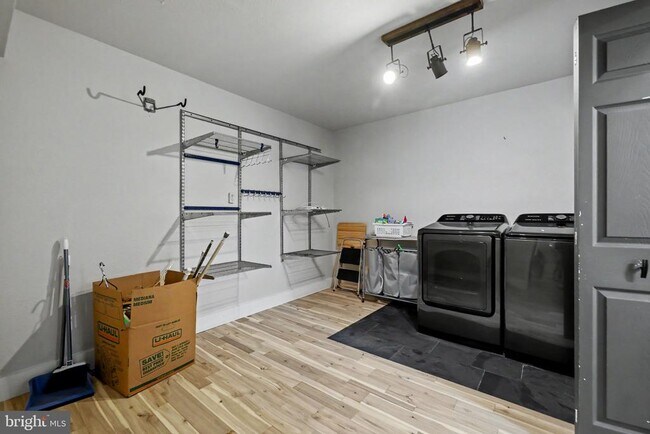 Building Photo - 2105 Glencourse Ln