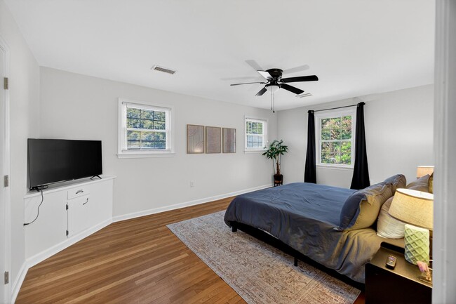 Building Photo - 8081 Kittery Ave