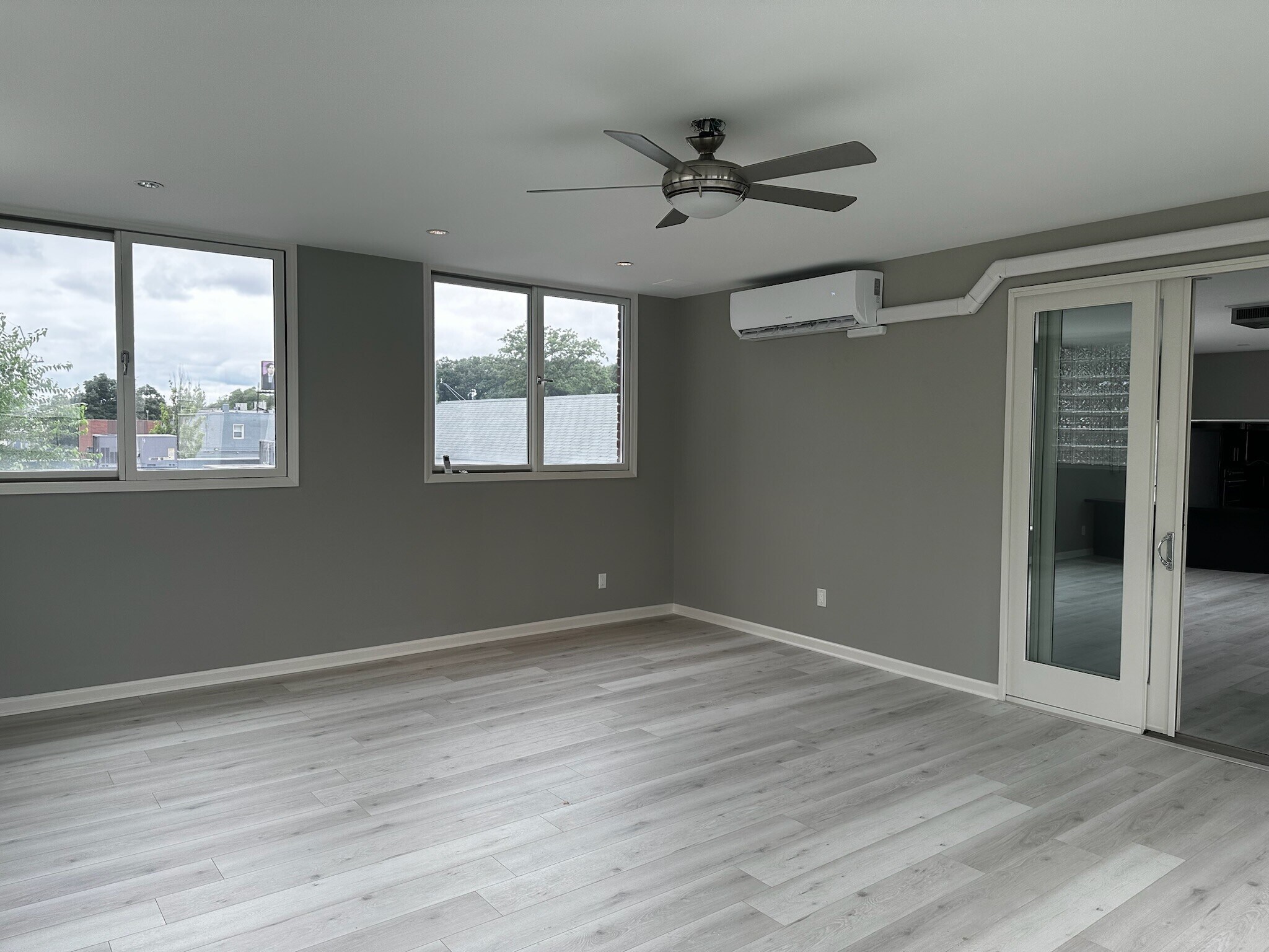 Sunroom - 615 W 9 Mile Rd