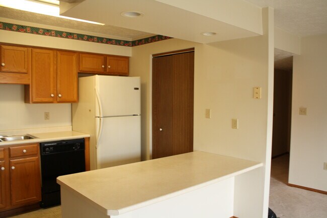 Building Photo - 201 Clubhouse Dr