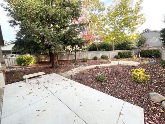 Building Photo - Clean, Cute & Convenient Sun City Roseville Active Adult 55+