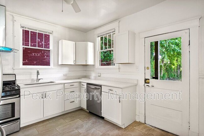 Building Photo - 1304 Bainbridge St