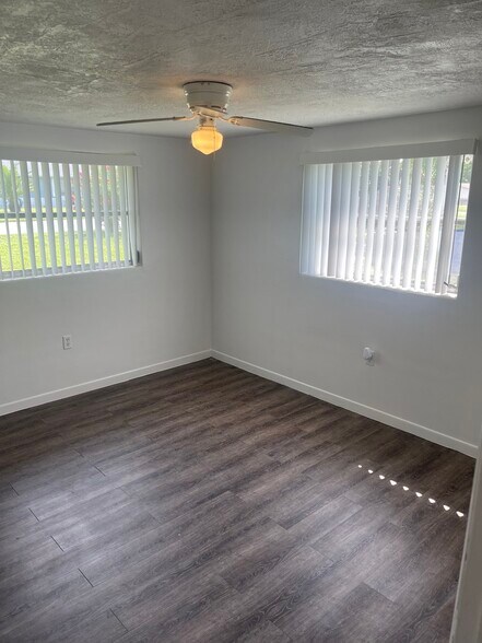 Building Photo - 7 Donna St