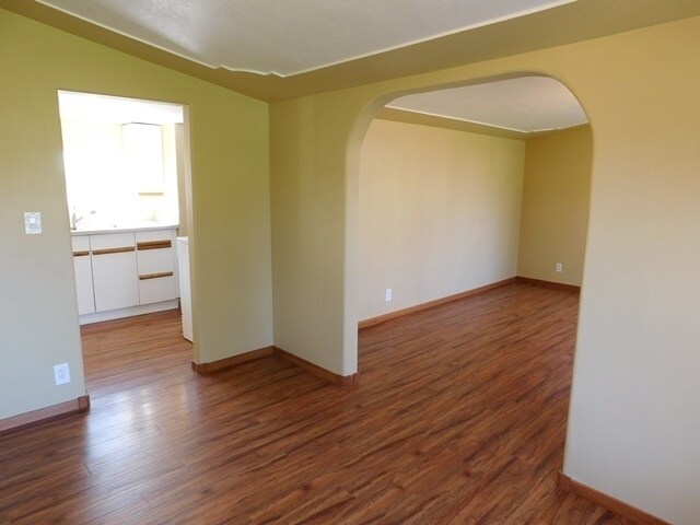 Building Photo - 2Bd/1Ba Single Story House - Available to ...