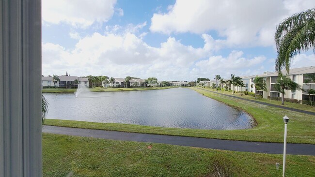 Building Photo - 1109 Green Pine Blvd