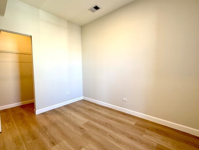 Building Photo - 2543 W 39th Pl