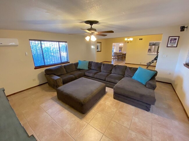 Building Photo - East El Paso 4 bed Refrig A/C!