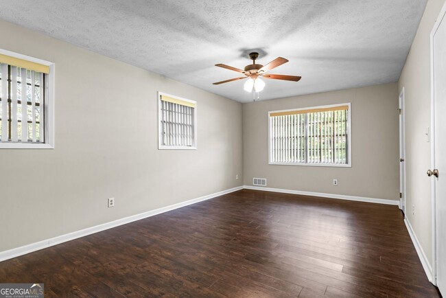 Building Photo - 115 Club Cir