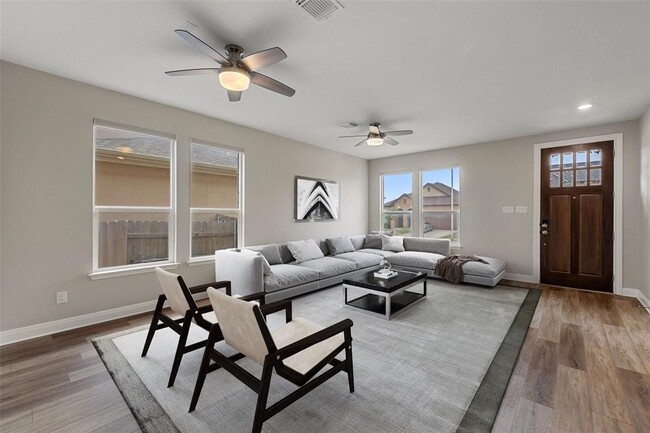 Building Photo - 1709 Stinnett Dr