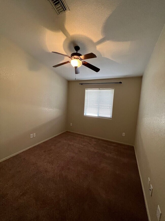 Building Photo - 3 BEDROOM HOME IN ARABY CROSSING!