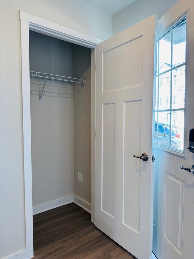 Building Photo - Brand New 4 Bed 3.5 Bath End Unit Townhome in Inwood
