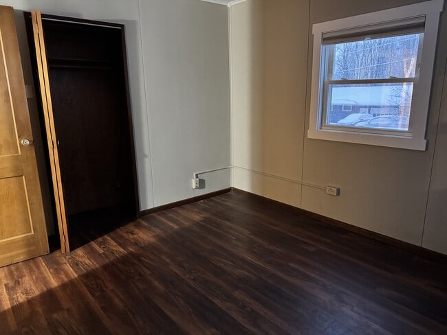 Building Photo - 43 Pleasant View St