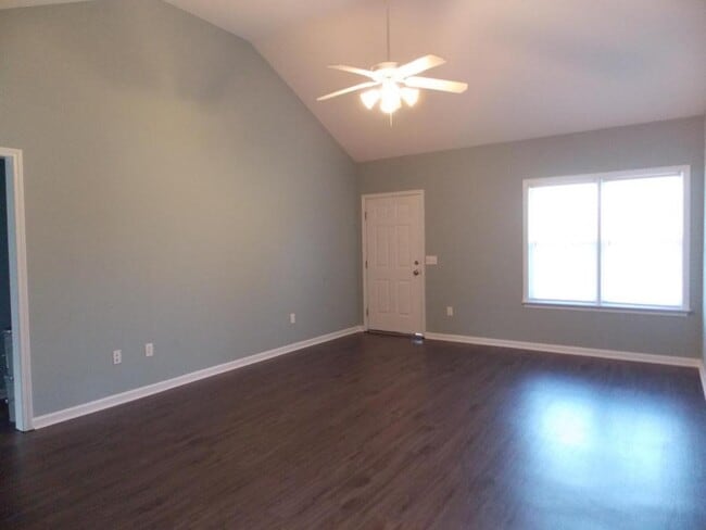 Building Photo - FALL 2026-2086 Gabbies Run