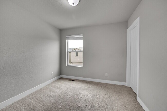 Building Photo - $2,850.00 - 3 Bedrooms, 2.5 Bathrooms, Sin...