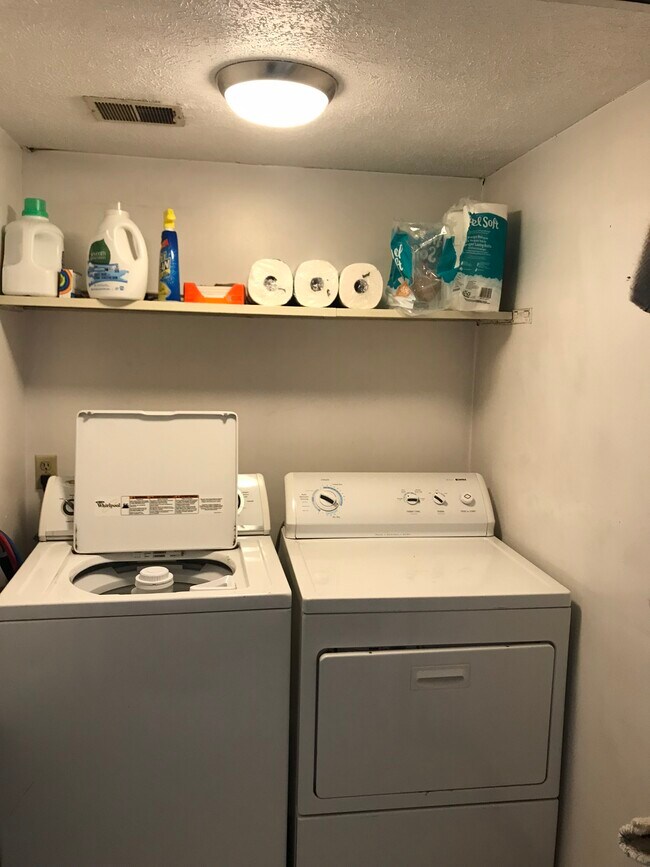 Building Photo - 2703 Jane St