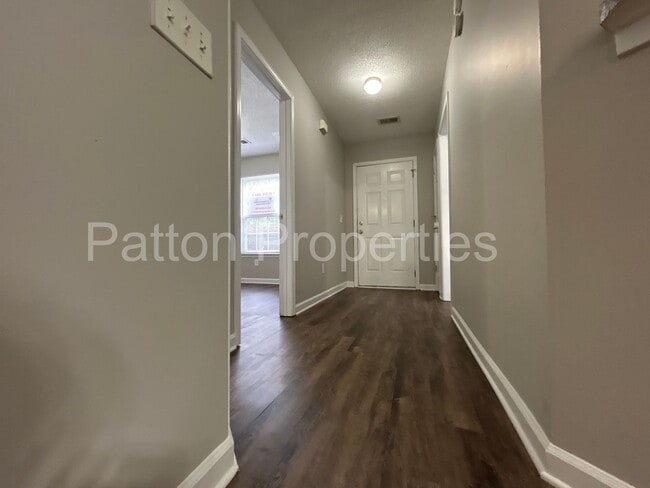 Building Photo - 1839 Horseshoe Dr