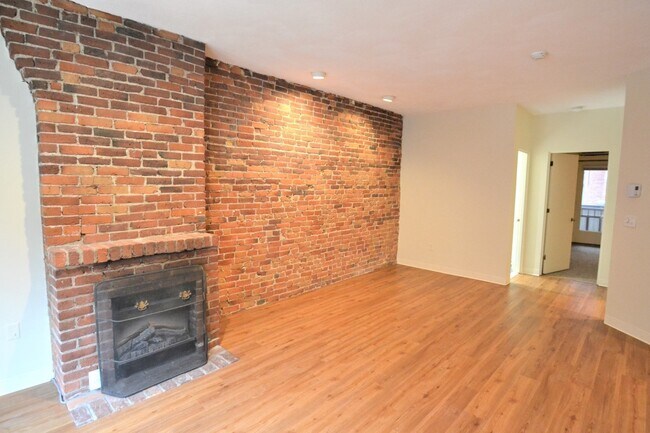 Building Photo - 67 St Germain St