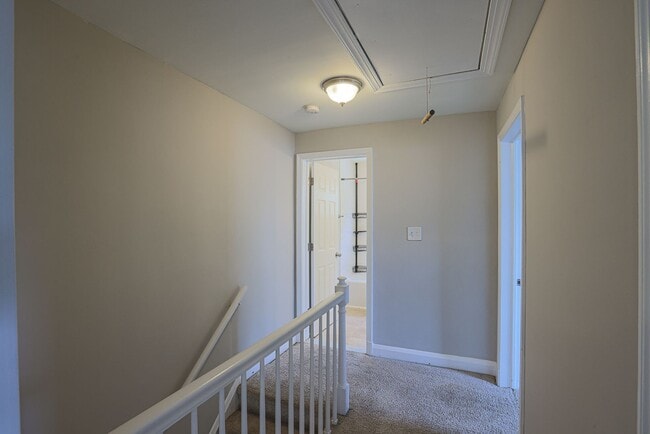 Building Photo - 1154 Elm Rd