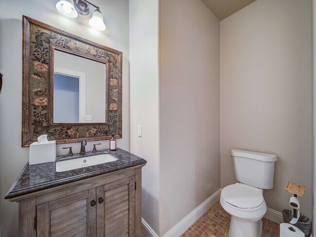 Building Photo - 200 Cove Dr