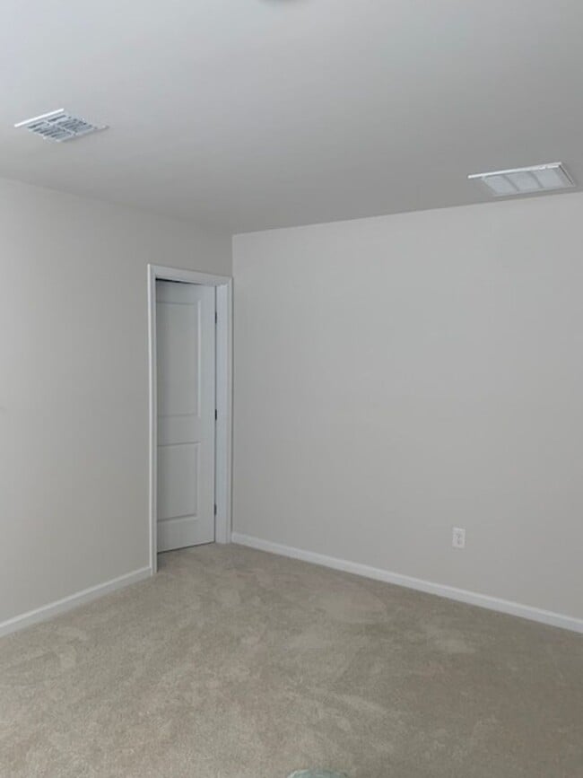 Building Photo - 567 Eden Hall Rd