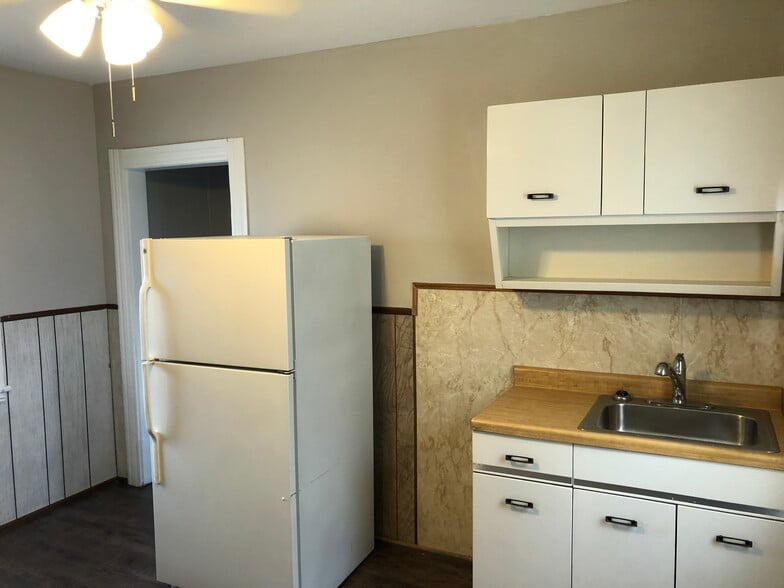 Building Photo - 1579 E 32nd St