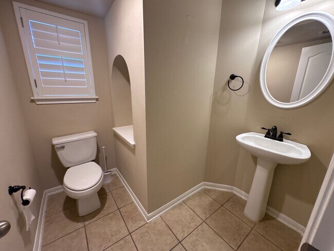 Building Photo - Gorgeous 4 BD | 3.5 BA | 2 CAR GARAGE Available in Sonoma Ranch Helotes! Move in Ready July 2026!