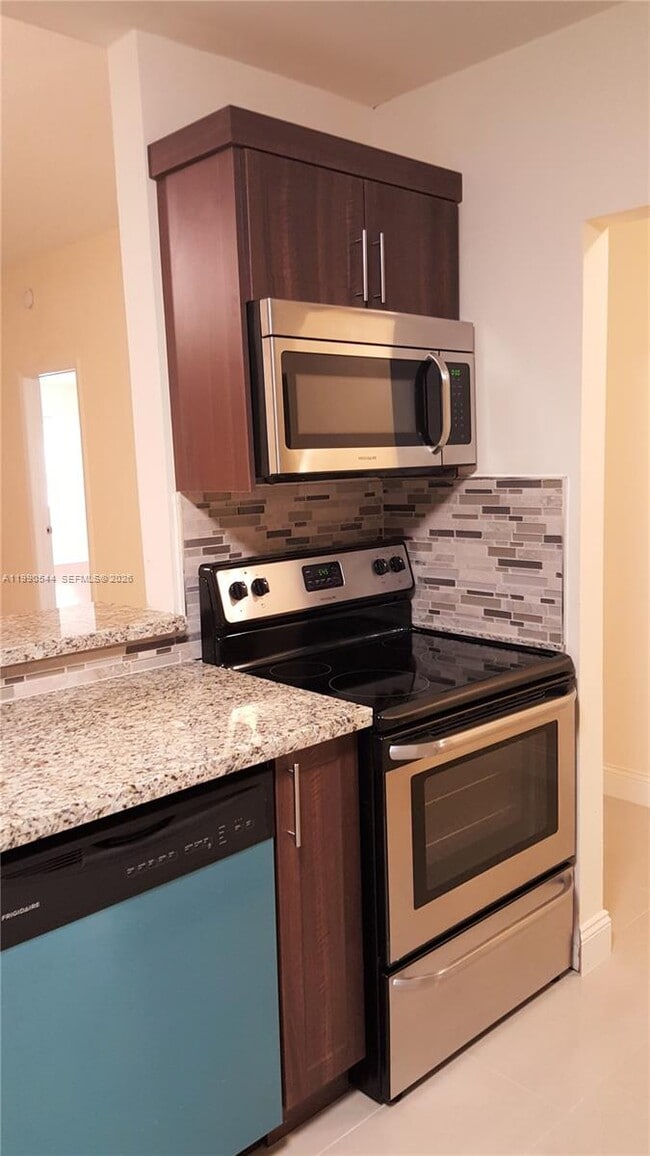 Building Photo - 453 Lakeview Dr