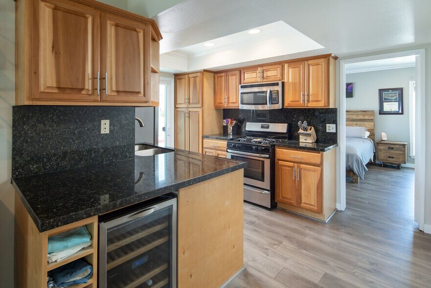 Building Photo - 834 N Lucia Ave