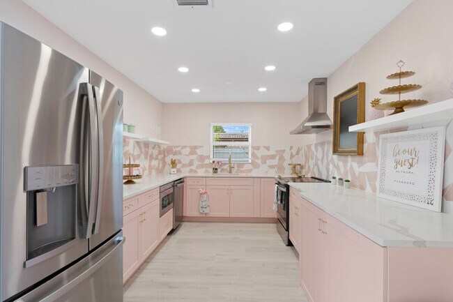 Building Photo - 26 Northeast St