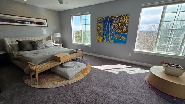 Building Photo - Modern 4 Bedroom 5 Bath Townhome - With Lots of Natural Light and Great Views!
