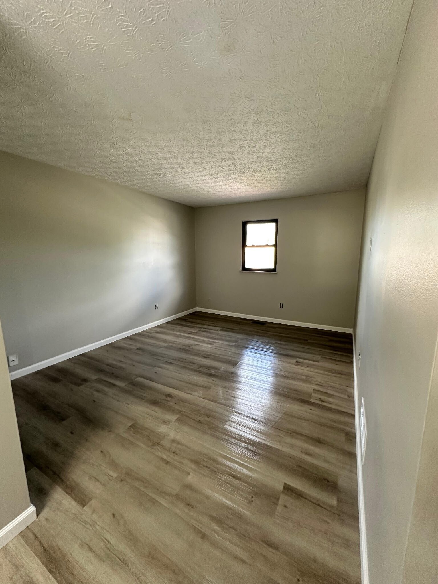 Building Photo - 1827 Watertower Dr