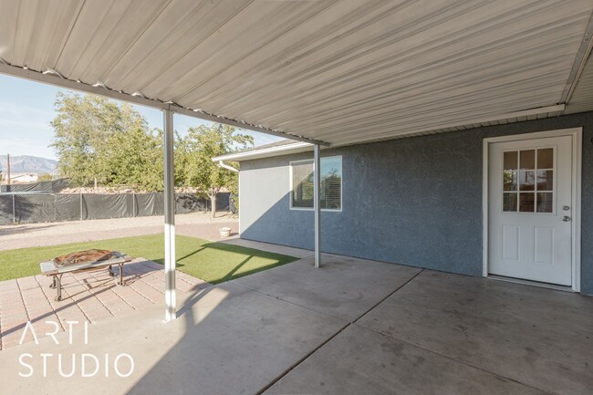 Building Photo - Updated 4 Bedroom 2 Bathroom Home in Washi...