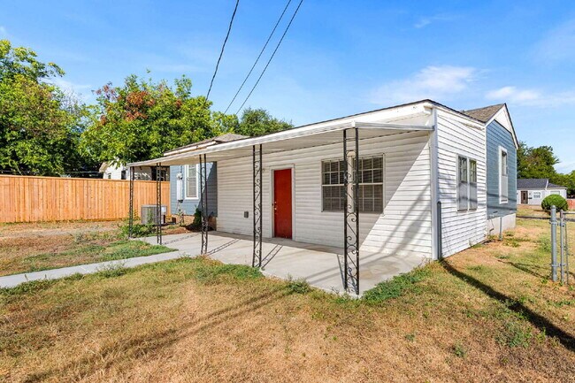 Building Photo - Private Landlord/Housing accepted-2700 Alexander Avenue