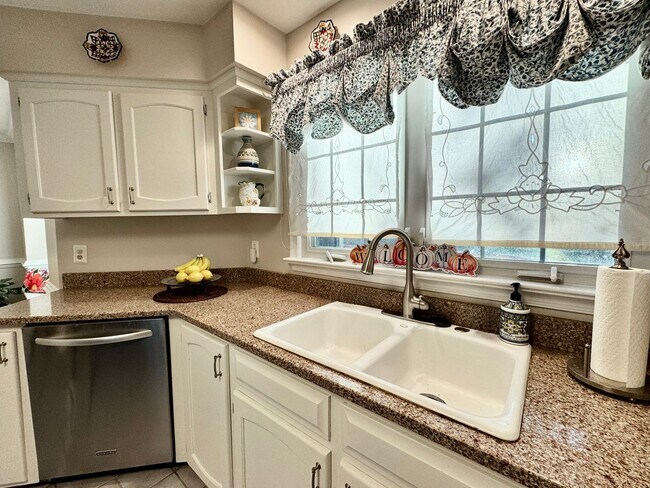 Building Photo - Fabulous 4-Bedroom Home w/2-Car Attached Garage! Dog Friendly - Screened Porch!