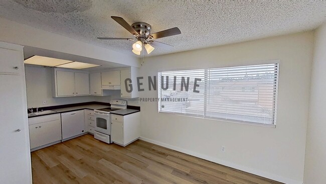 Building Photo - 1 Bedroom  Upstairs Unit in Fullerton - Ne...