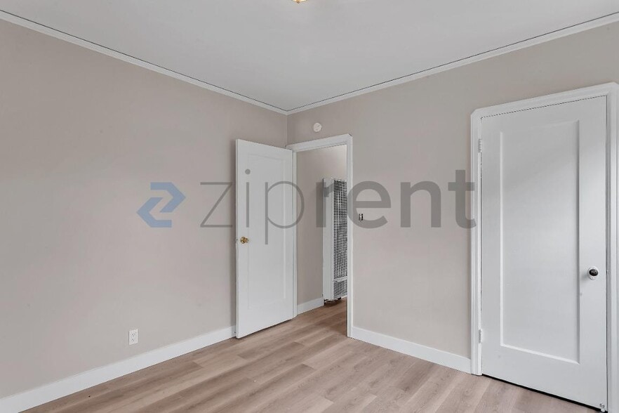 Building Photo - Unit