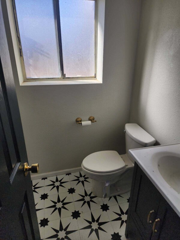Building Photo - 2922 Dickens Dr