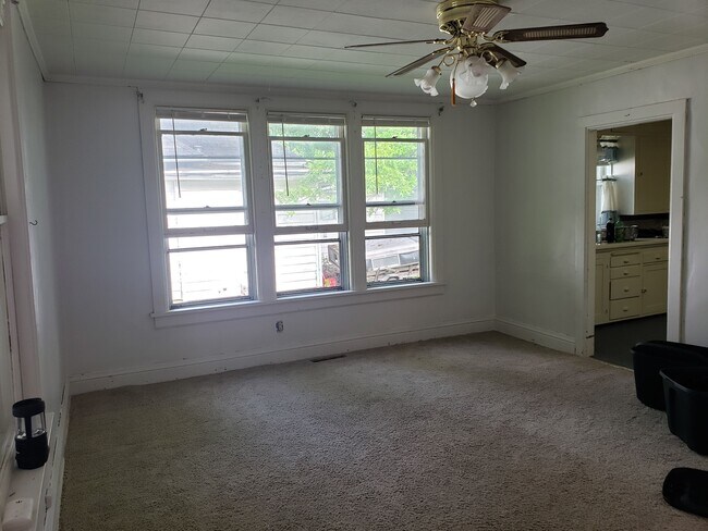 Building Photo - 519 S 4th Ave W