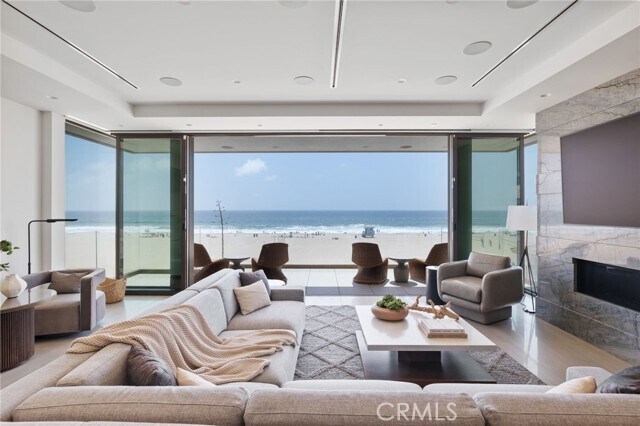 Building Photo - 716 The Strand