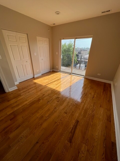 Building Photo - 2327 S Sawyer Ave