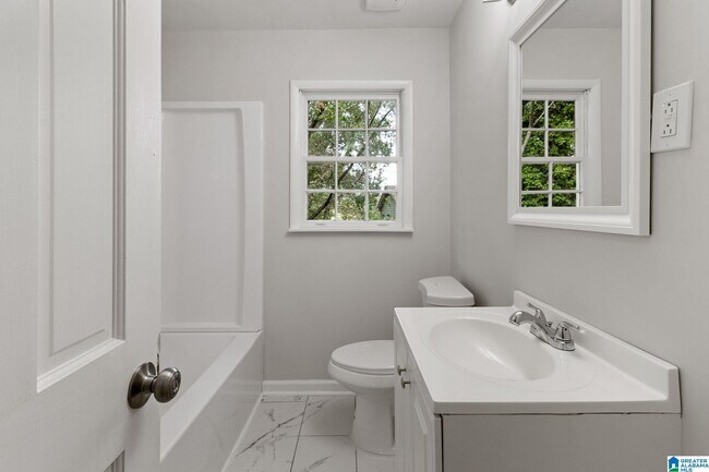 Building Photo - 2344 3rd Way NE