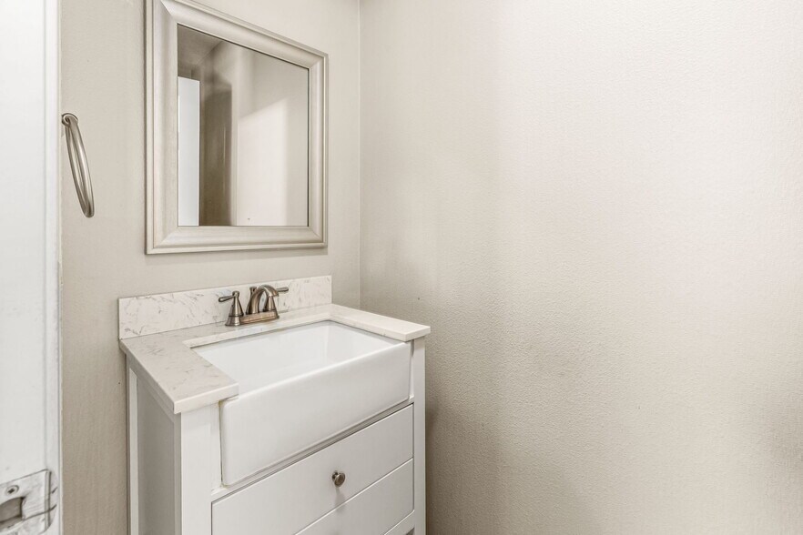 Building Photo - 33640 Willow Haven Ln