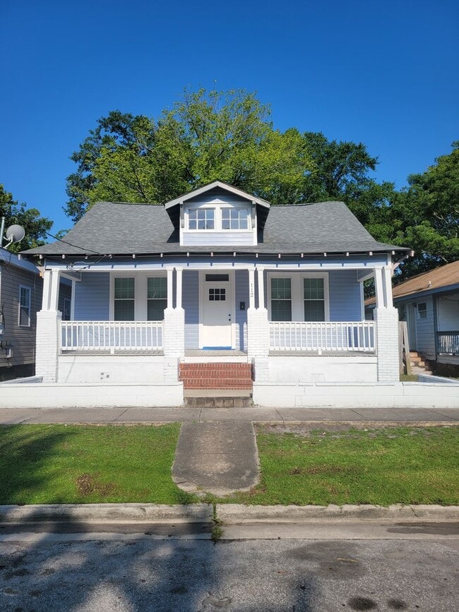 Primary Photo - Newly renovated 4 bed 2 bath home in the heart of Downtown Wilmington .