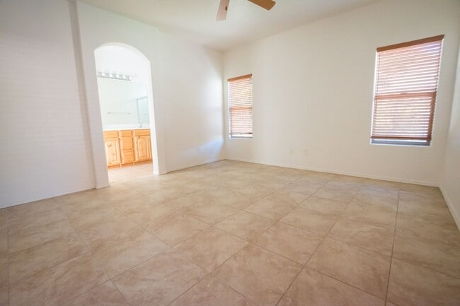 Building Photo - Charming 4 Bedroom, 3 Bath Home, with 2 Ca...