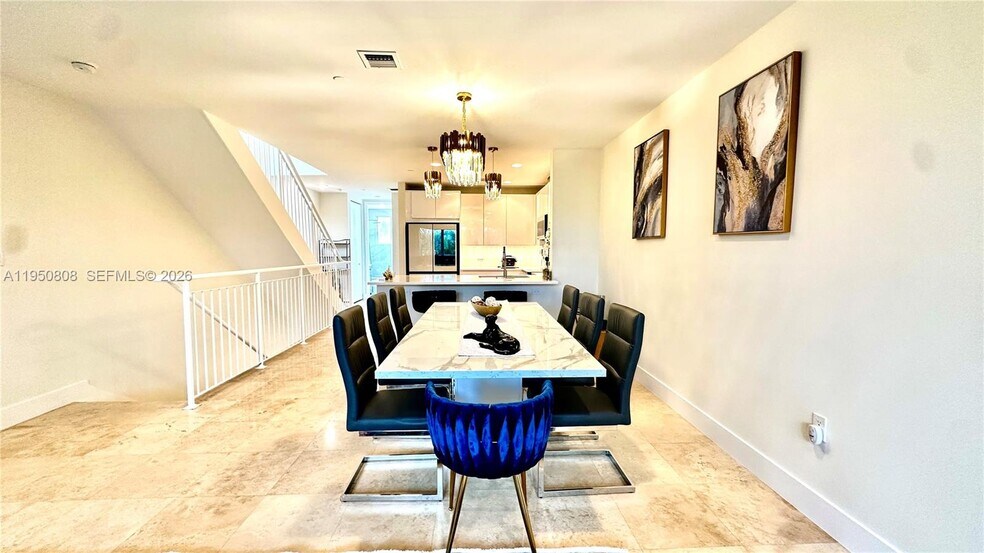 Building Photo - 814 NE 19th Ave