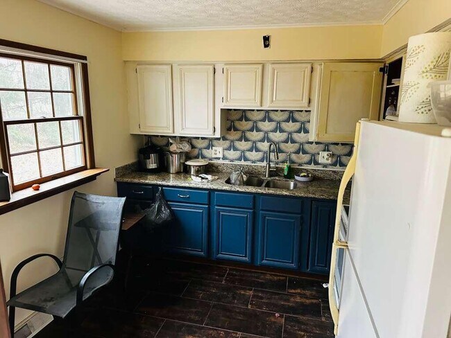 Building Photo - 159 S Parkway Dr